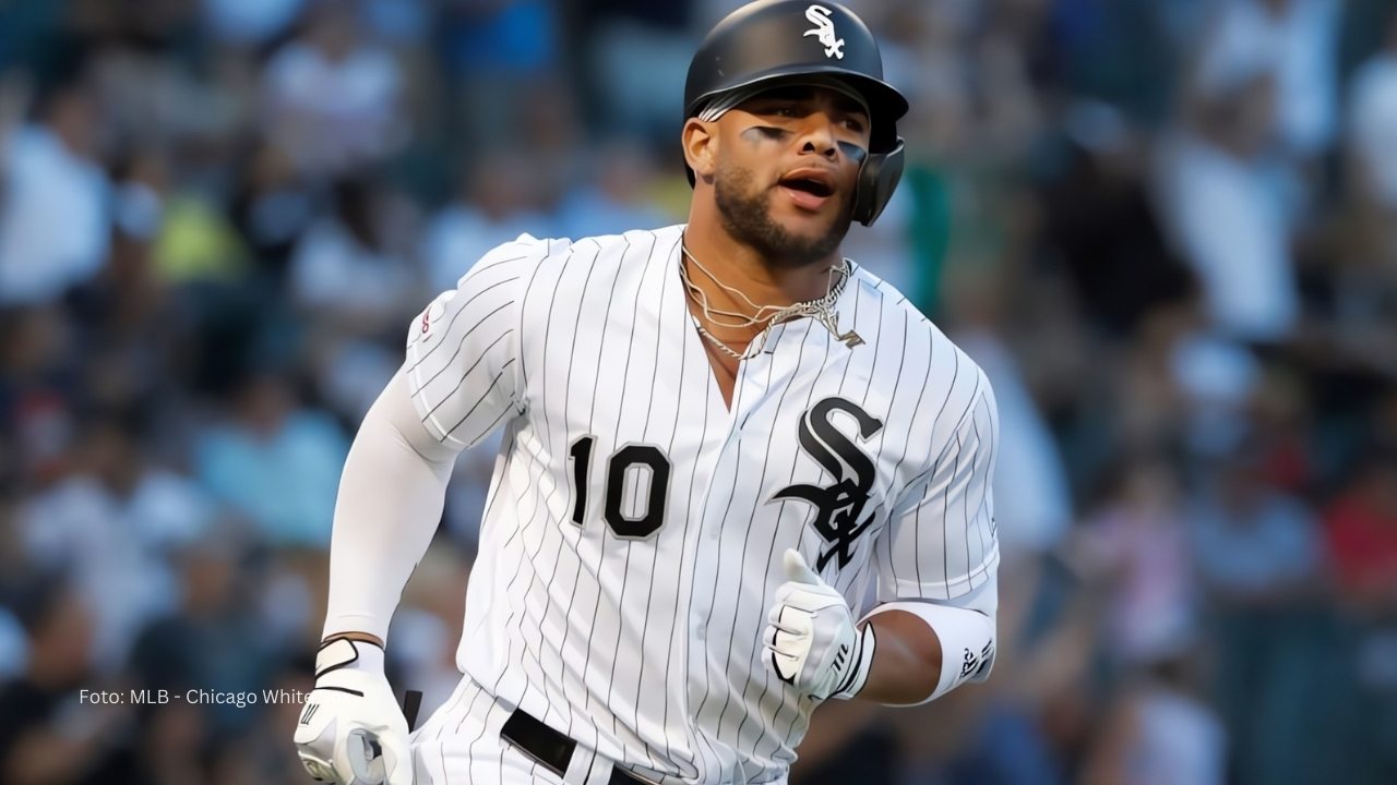 Yoan Moncada recorriendo las bases con Chicago White Sox