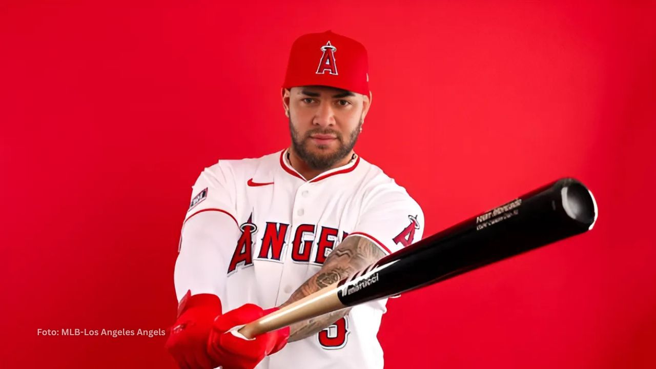 Yoan Moncada con el uniforme de Los Angeles Angels