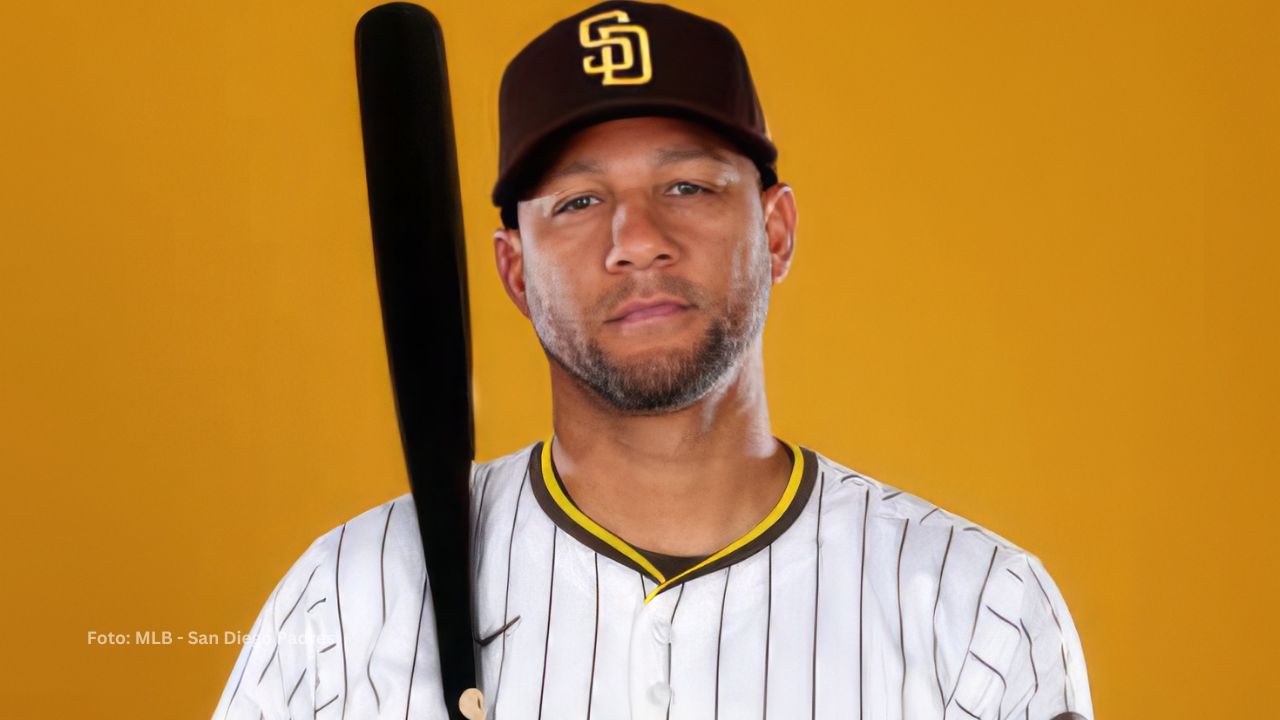 Yuli Gurriel con uniforme de San Diego Padres