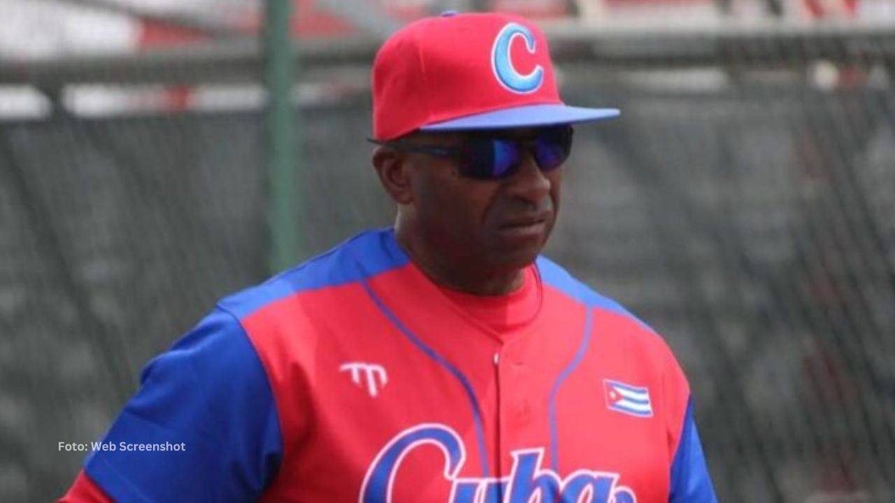 armando johnson con traje de equipo cuba