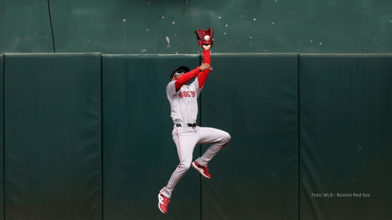 Alex Cora destacó lo importante que es para Boston que Aroldis Chapman sea un veterano y entienda su rol en el equipo.