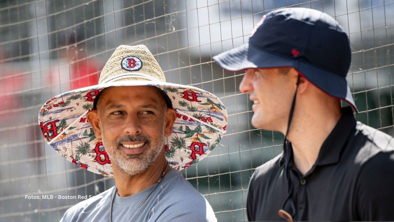 Alex Cora declaró a los medios de comunicación en el inicio de actividades de Boston Red Sox en Spring Training.