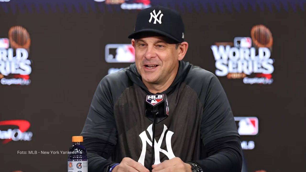 Aaron Boone en el clubhouse de Yankees