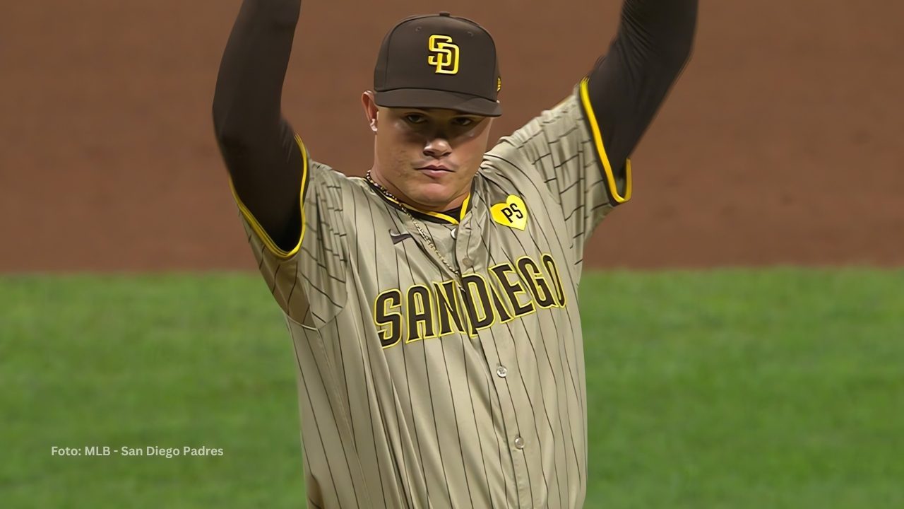 Adrián Morejón en la lomita con San Diego Padres