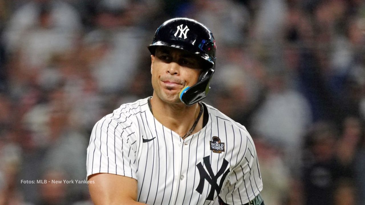 Giancarlo Stanton uniformado de New York Yankees