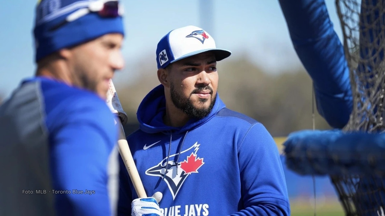 Anthony Santander en la practica de Toronto Blue Jays