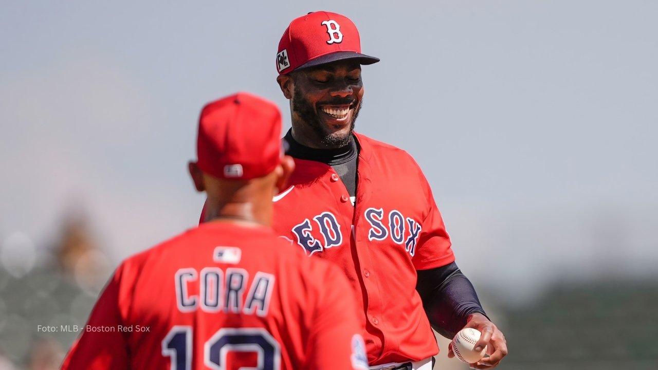 Aroldis Chapman en la lomita con Alex Cora