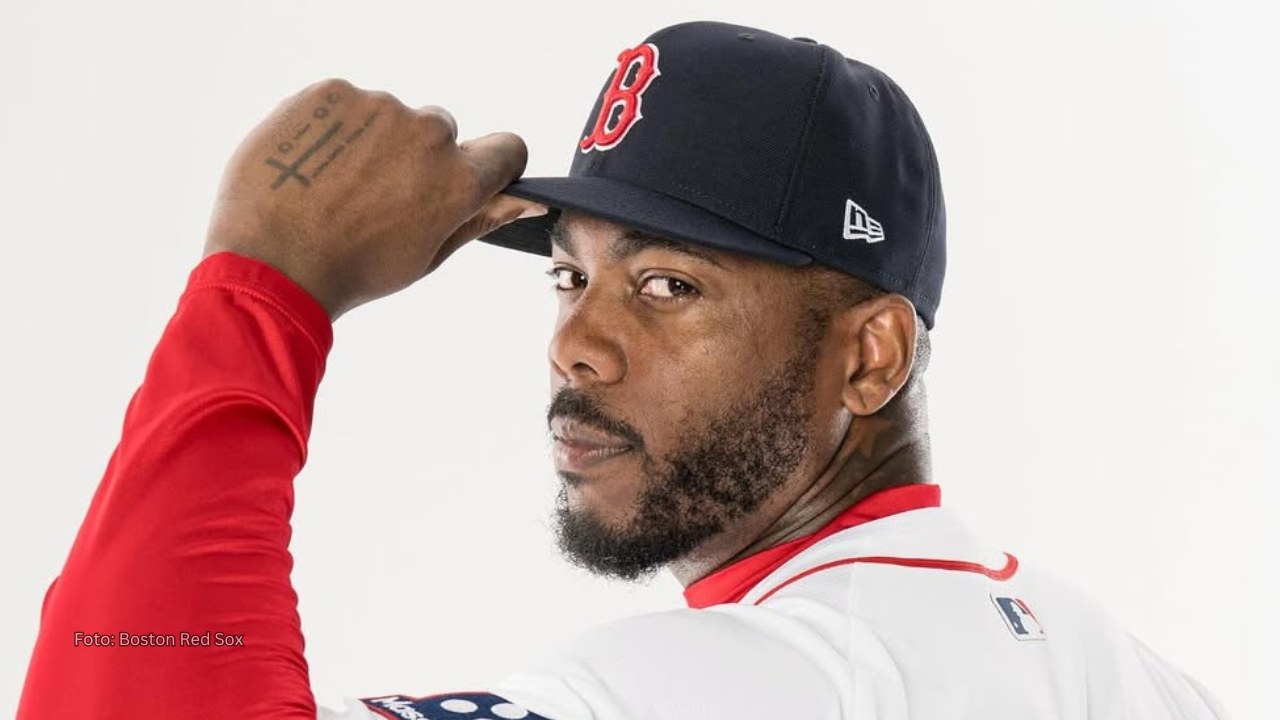 Aroldis Chapman revive escape de Equipo Cuba: "En el papel estaban las indicaciones" Aroldis Chapman con el uniforme de Boston Red Sox