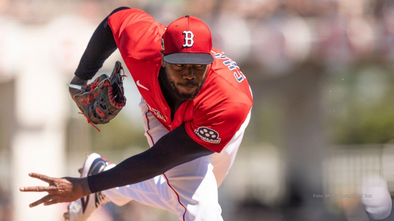 Aroldis Chapman con uniforme de Boston Red Sox