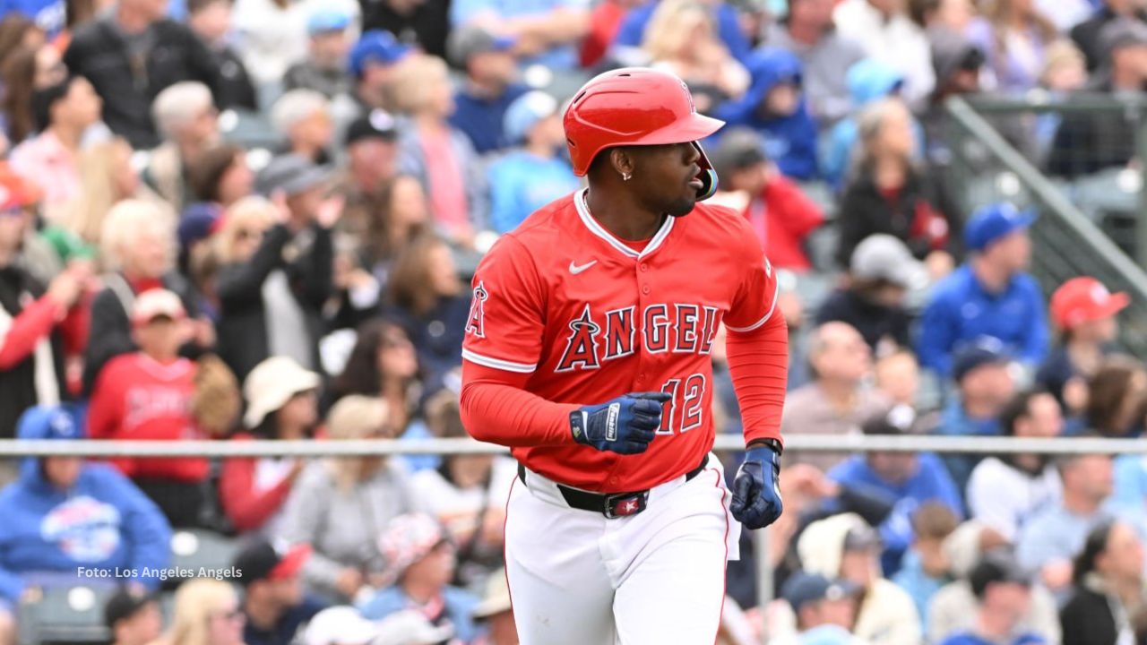 Jorge Soler con el uniforme de Los Angeles Angels