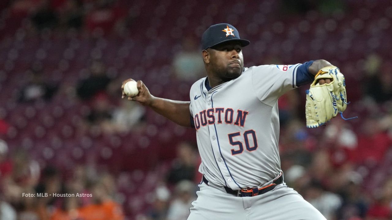 Héctor Neris con el uniforme de Houston Astros. Atlanta Braves