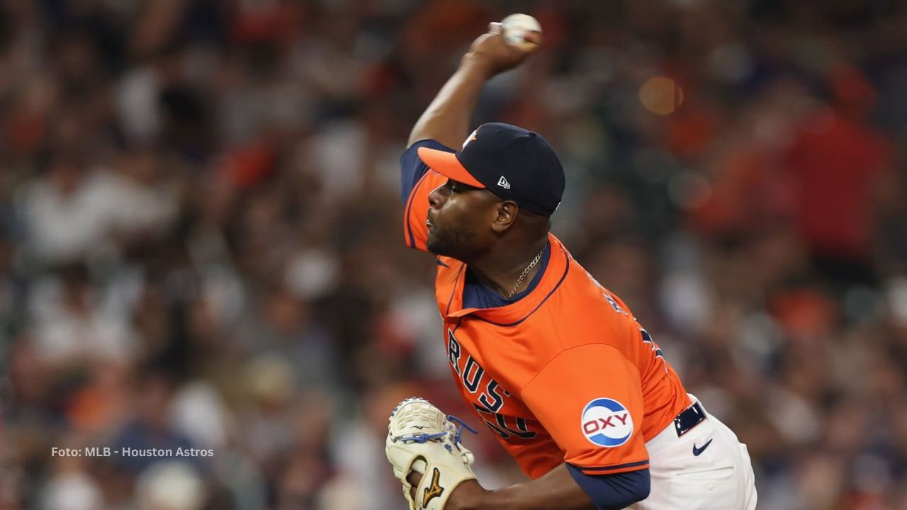 Héctor Neris con el uniforme de Houston Astros. Atlanta Braves