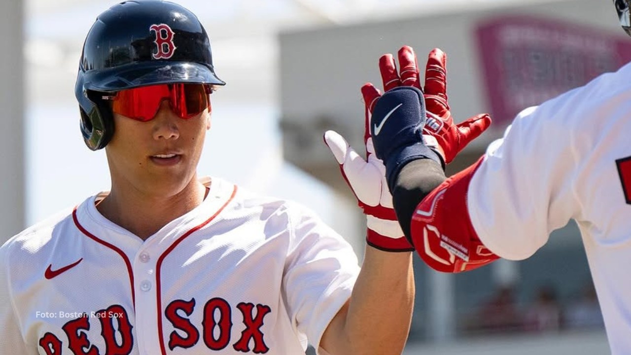 Masataka Yoshida celebra con dugout e Boston Red Sox