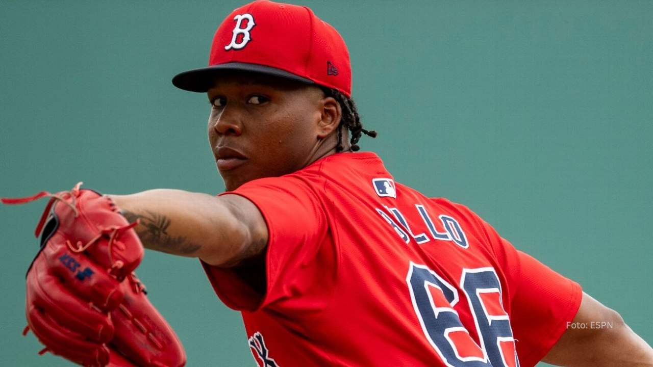 Brayan Bello lanzando con Boston Red Sox