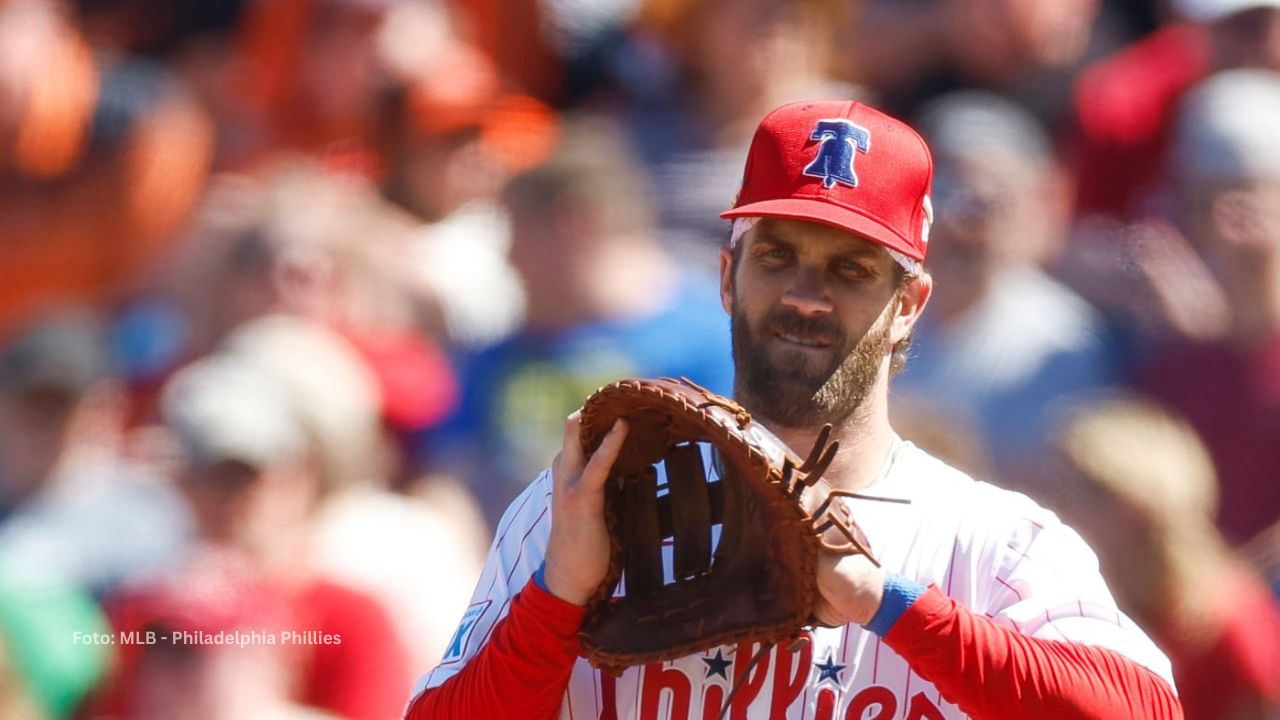 Bryce Harper con el uniforme de Philadelphia Phillies