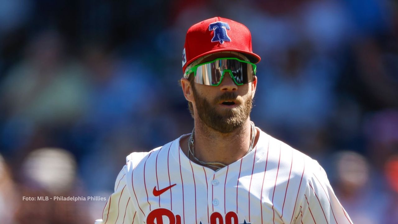 Bryce Harper con el uniforme de Philadelphia Phillies