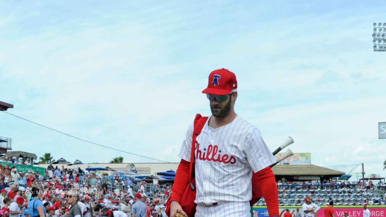 Bryce Harper con el uniforme de Philadelphia Phillies