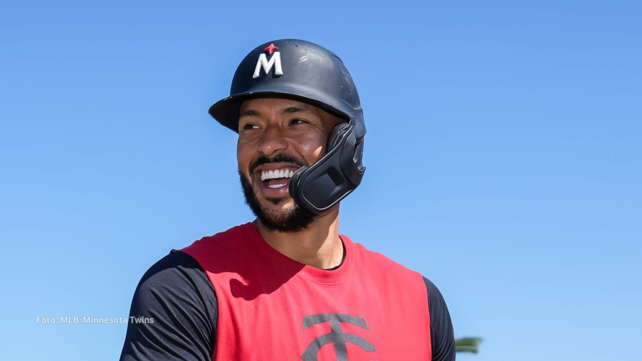 Carlos Correa con el uniforme de Minnesota Twins