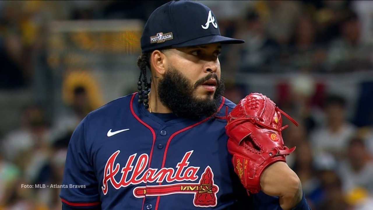 Daysbel Hernández en un juego con Atlanta Braves