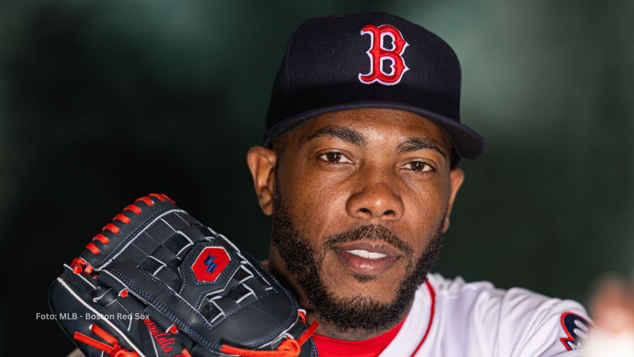 Aroldis Chapman con el uniforme de Boston Red Sox