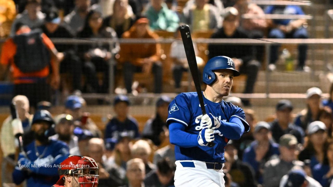 Freddie Freeman con el uniforme de Dodgers