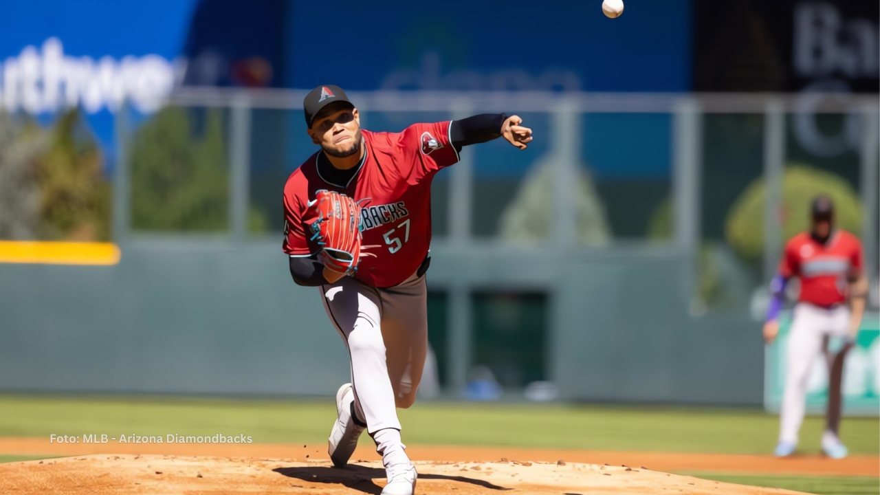 Eduardo Rodriguez lanzando con Arizona Diamondbacks