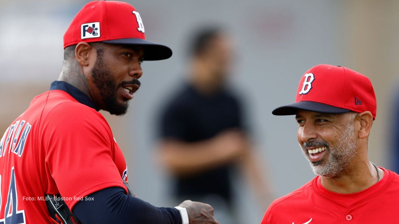 Aroldis Chapman con el uniforme de Boston Red Sox