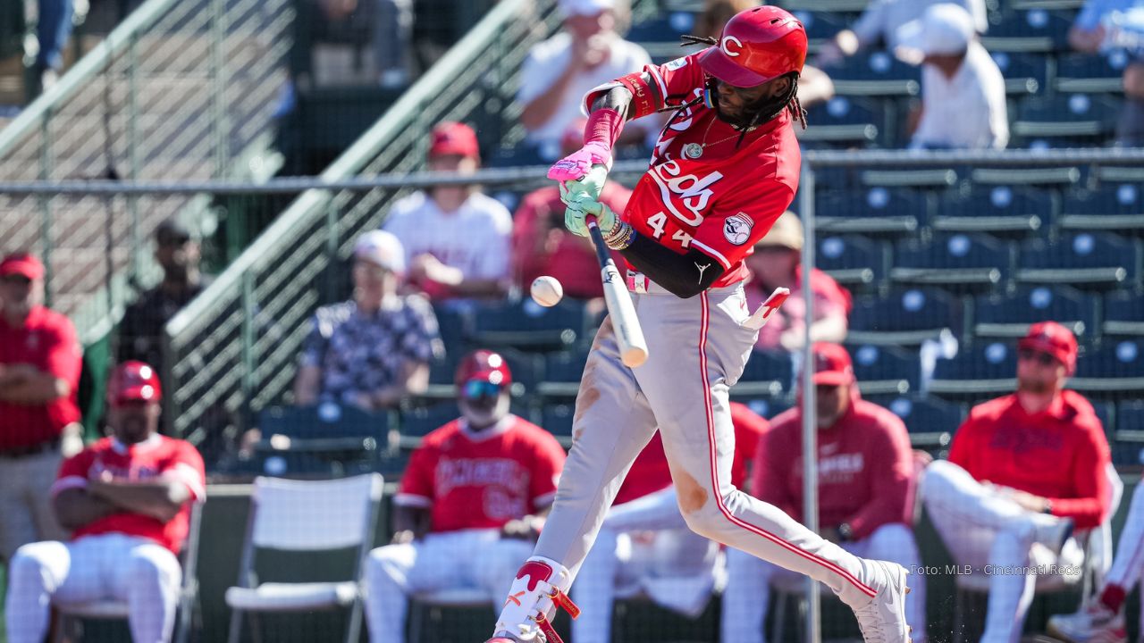 Elly De La Cruz con uniforme de Cincinnati Reds