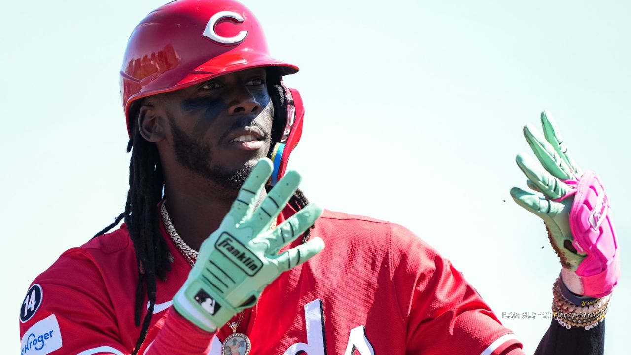 Elly De La Cruz con uniforme de Cincinnati Reds