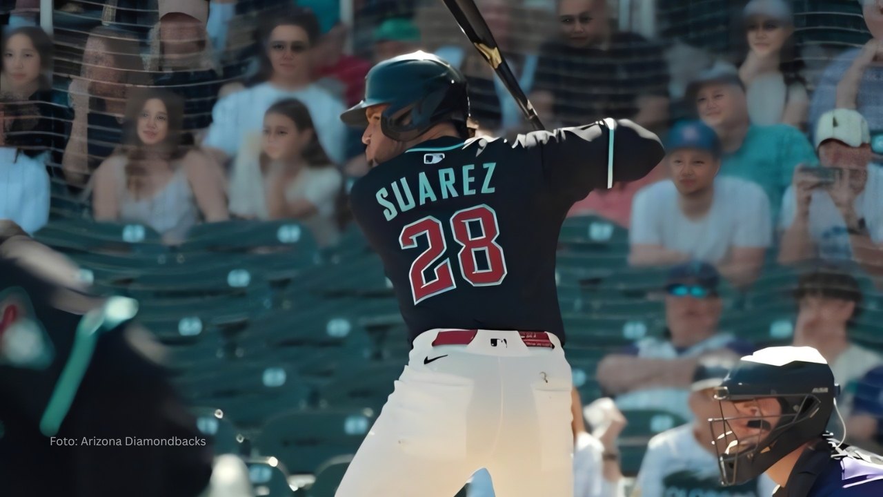 Eugenio Suárez bateando con Arizona Diamondbacks