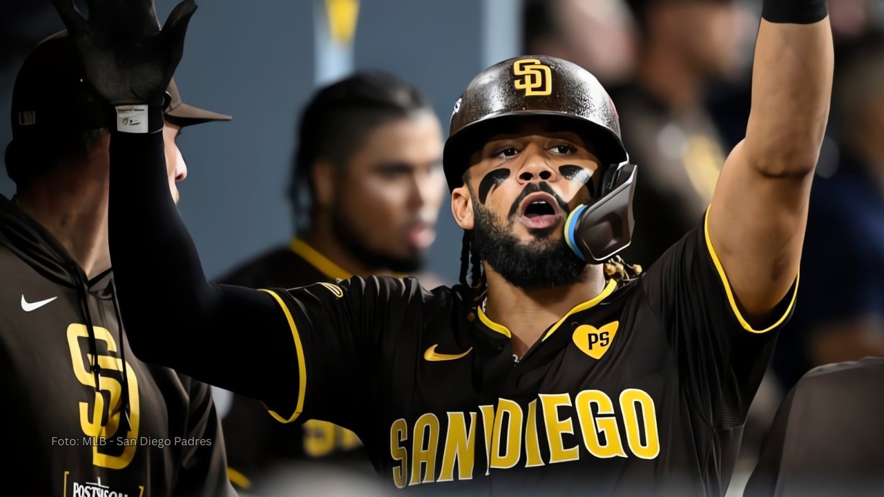 Fernando Tatis Jr. en el dugout de San Diego Padres