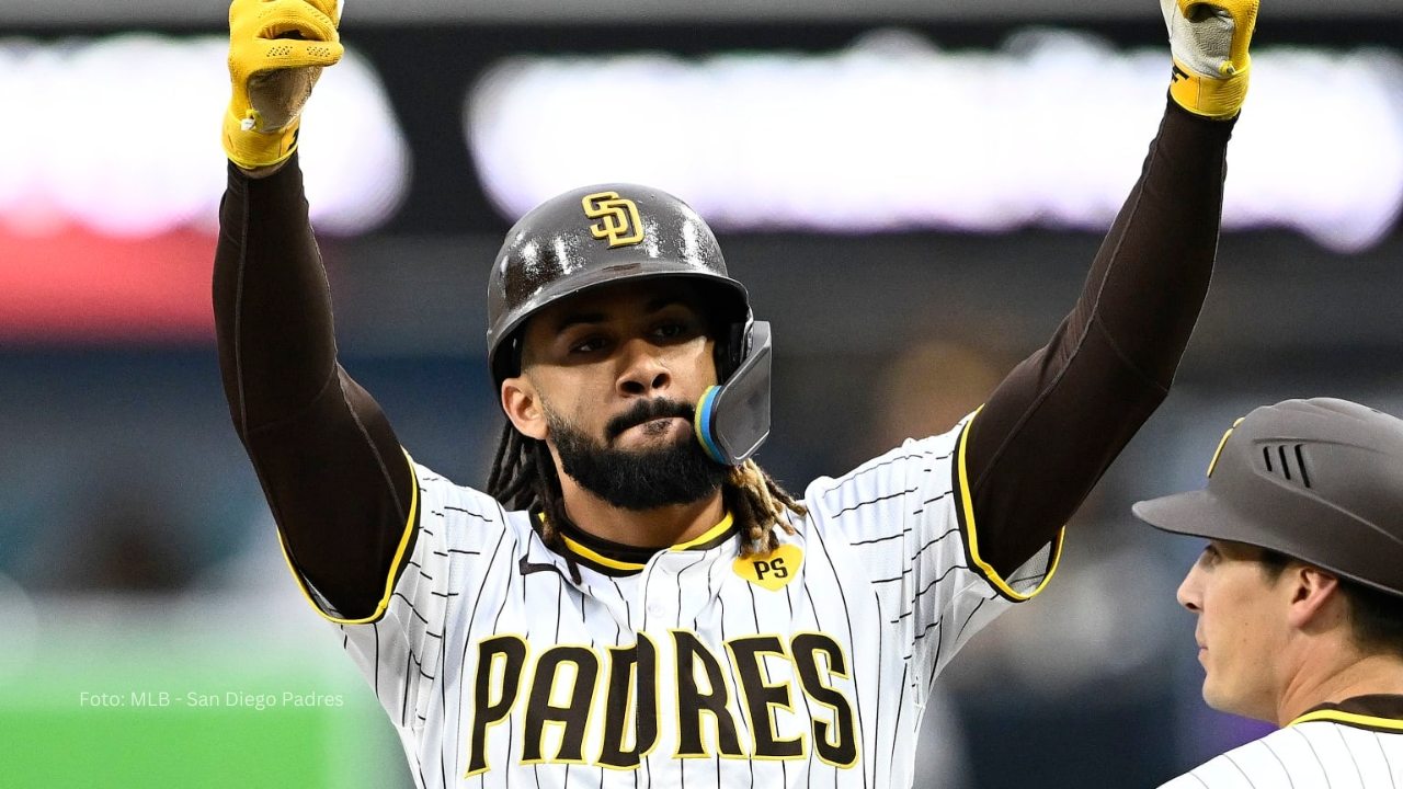 Fernando Tatis Jr. celebra batazo con San Diego Padres