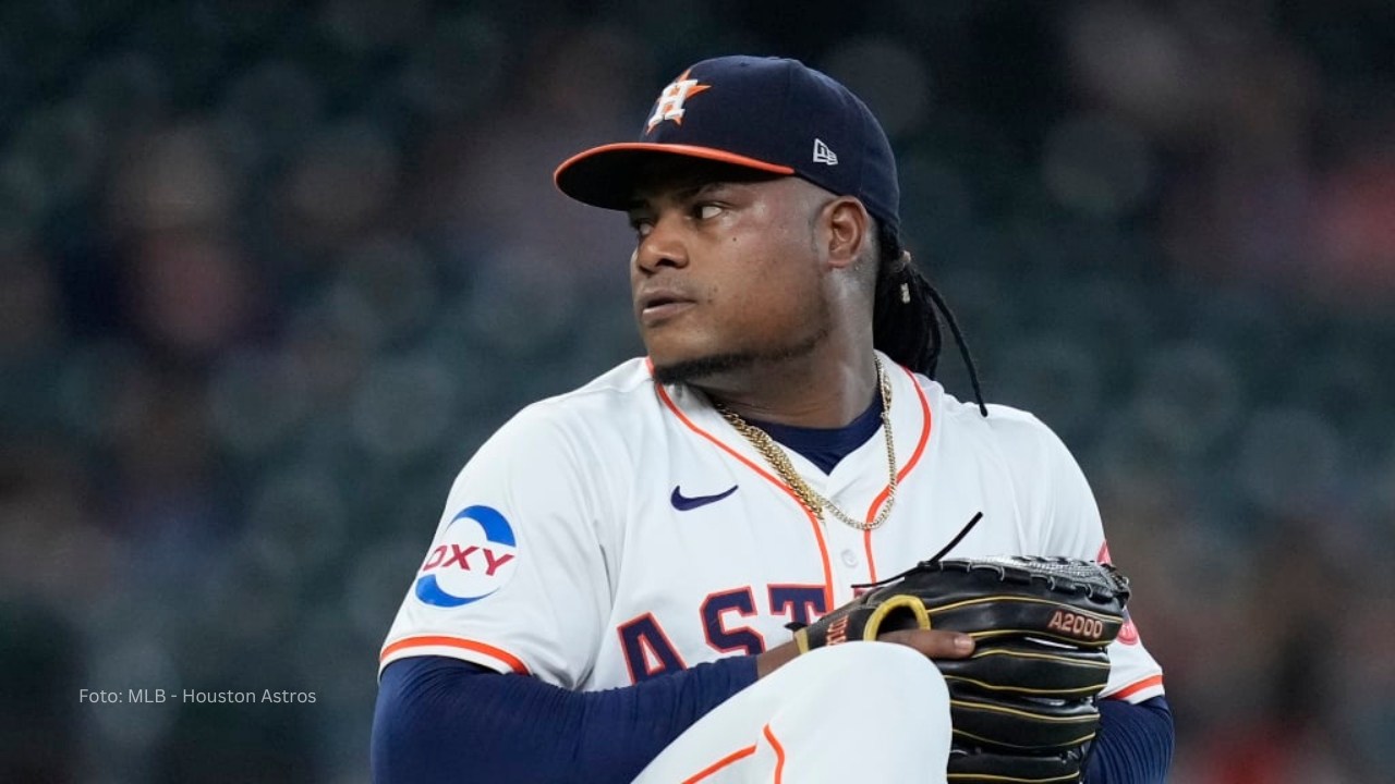 Framber Valdez lanzando con Houston Astros