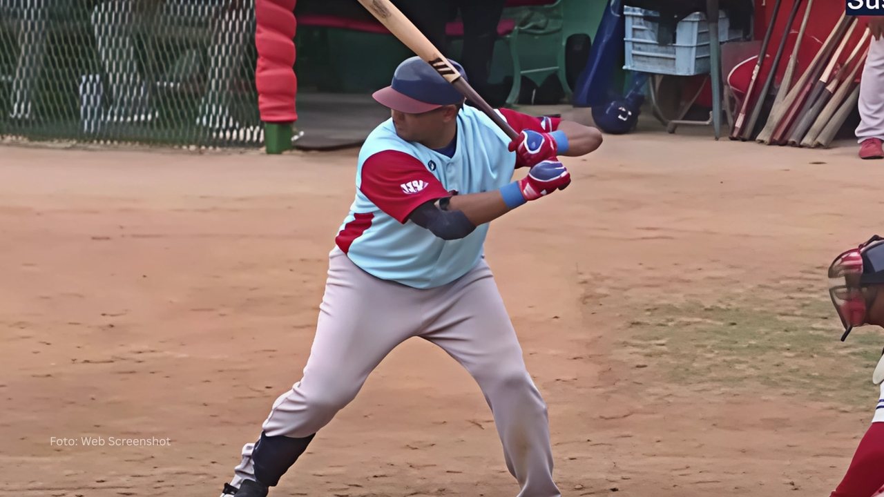 Frederich Cepeda tomando un turno al bate