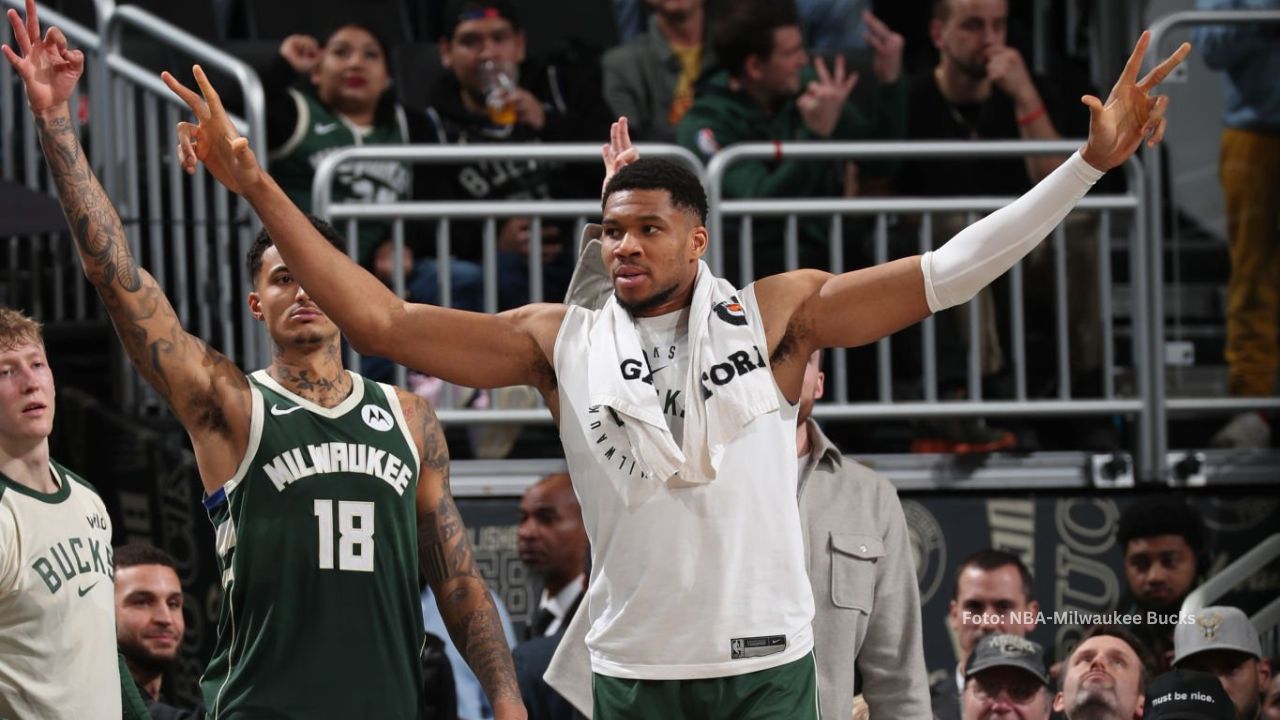 Giannis Antetokounmpo con Bucks