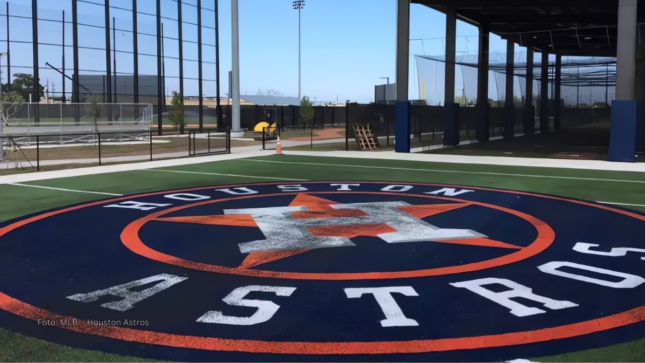 Logo de Houston Astros en el complejo deportivo