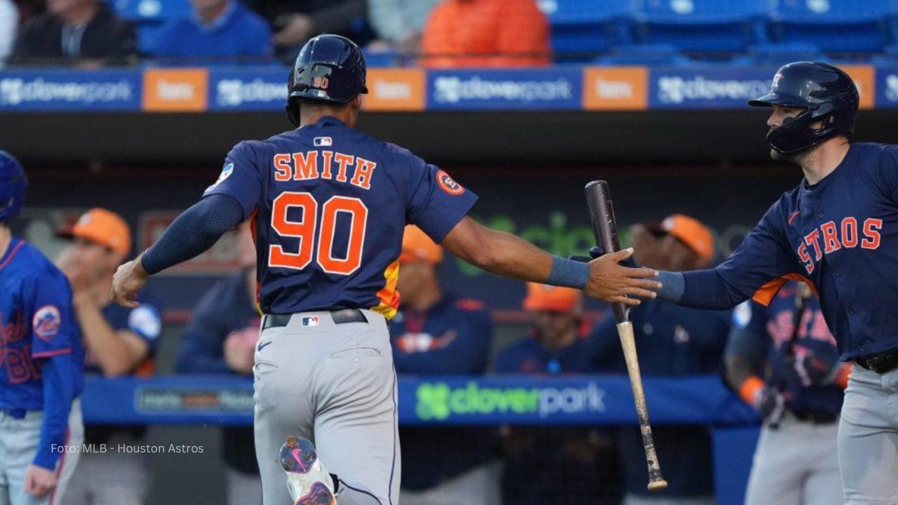 Cam Smith celebra un cuadrangular con Houston Astros