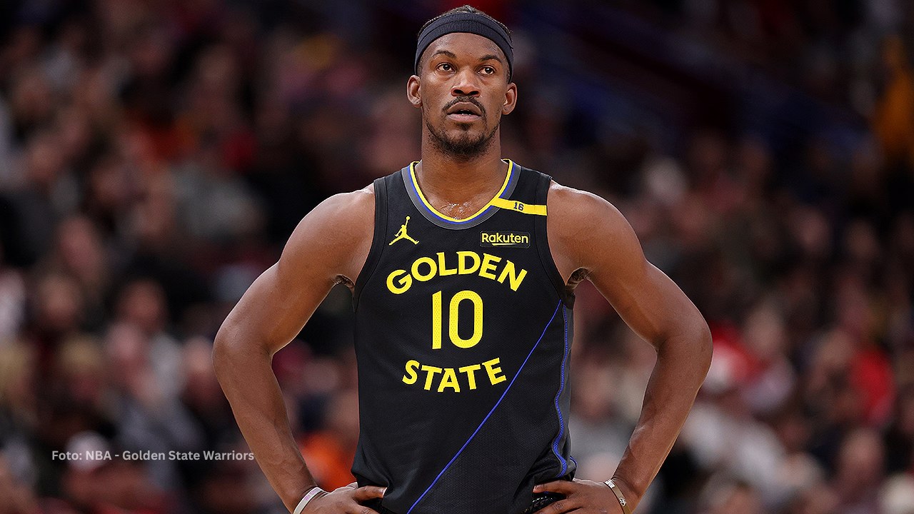 Jimmy Butler con el uniforme de Golden State Warriors