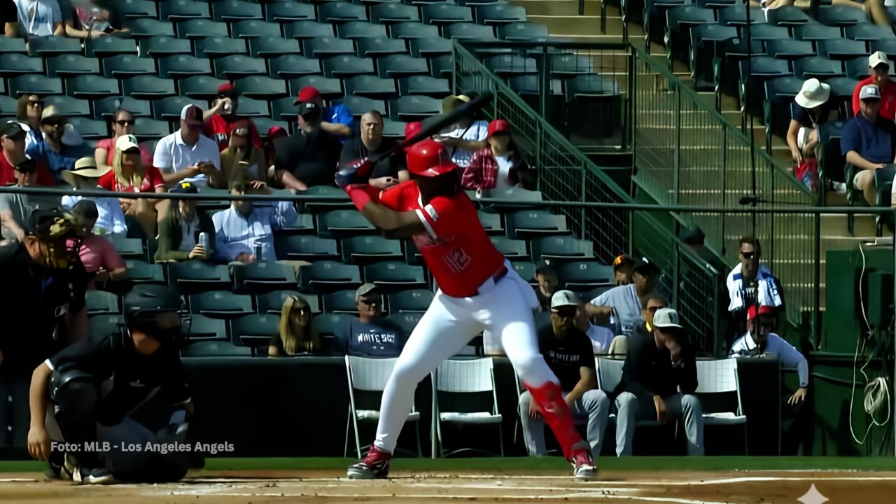 Jorge Soler bateando con Los Angeles Angels