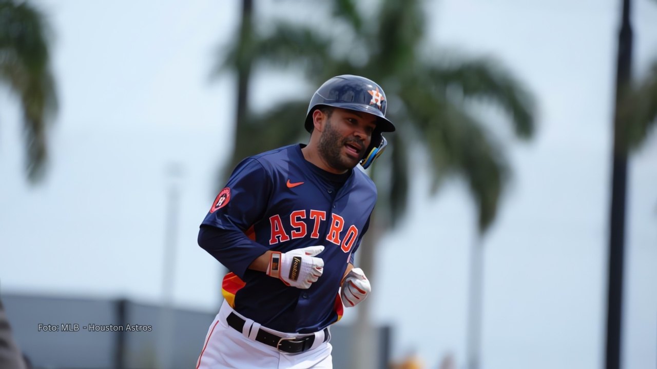 Jose Altuve recorre las bases tras cuadrangular con Houston Astros