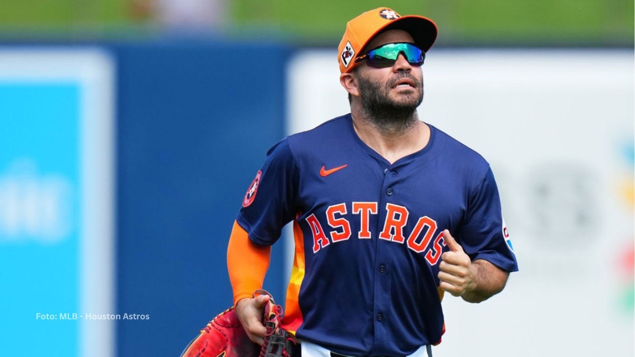 Jose Altuve cubriendo los jardines con Houston Astros