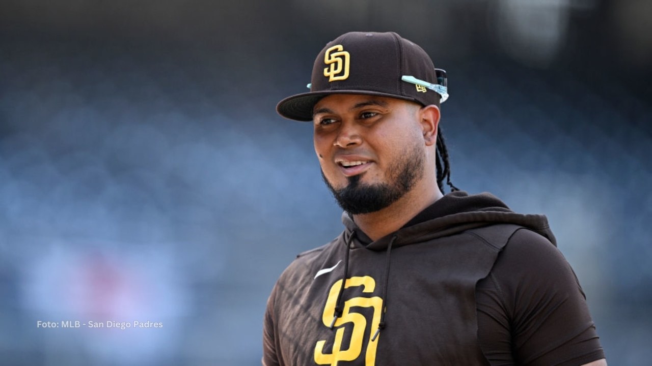 Luis Arráez con el uniforme de San Diego Padres