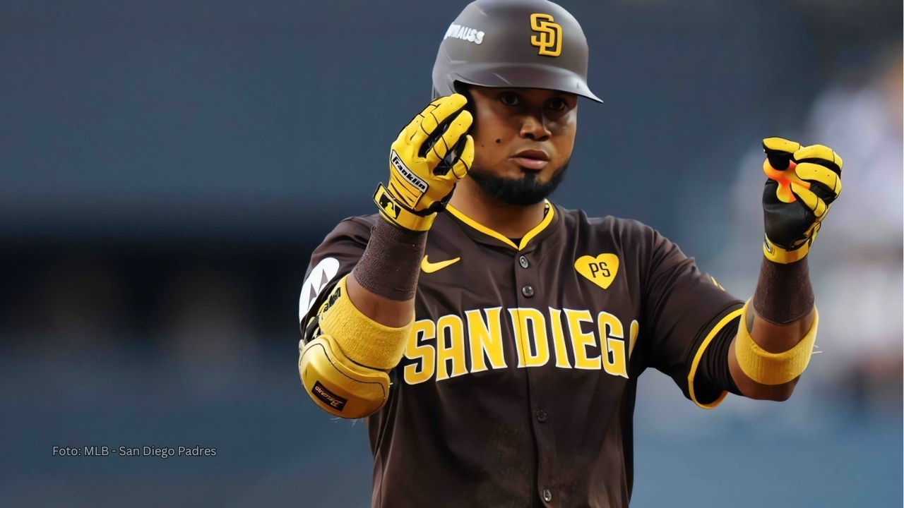 Luis Arráez en un juego con San Diego Padres