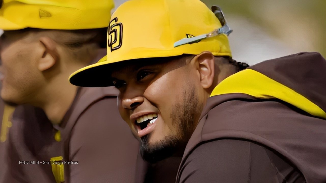 Luis Arráez en una practica con San Diego Padres