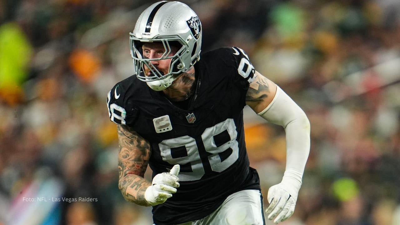 Maxx Crosby corriendo con Las Vegas Raiders