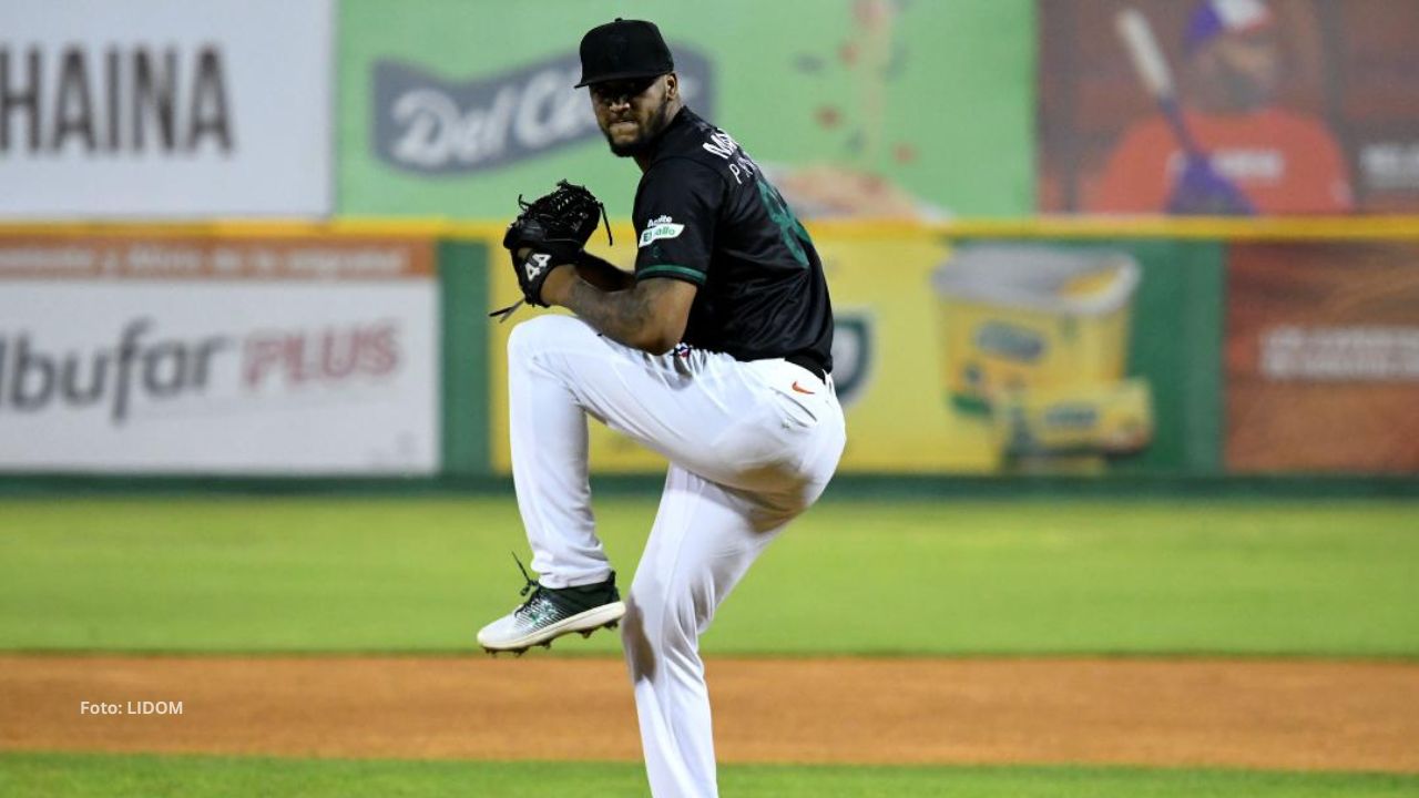 Robinson Piña con el uniforme de Miami Marlins