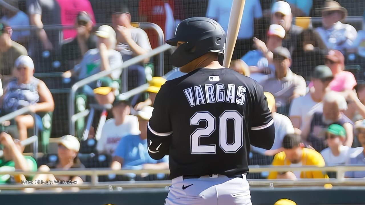 Miguel Vargas tomando turno con Chicago White Sox