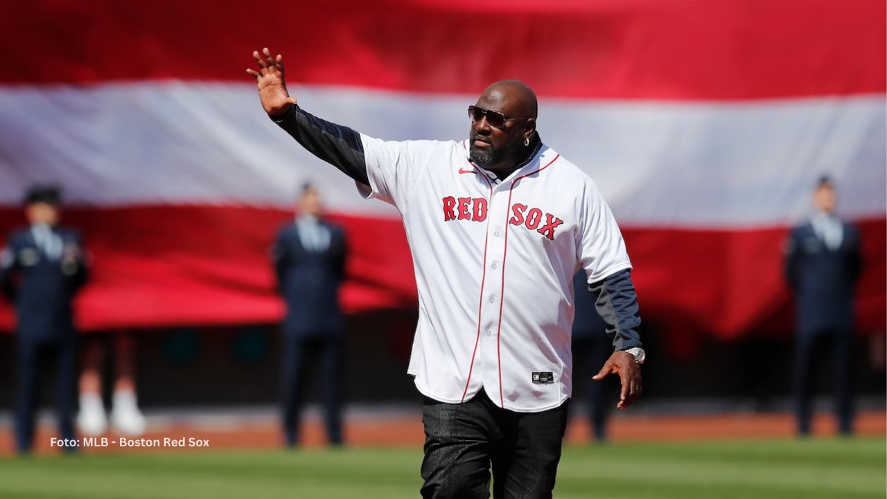 Mo Vaughn en un evento con Boston Red Sox