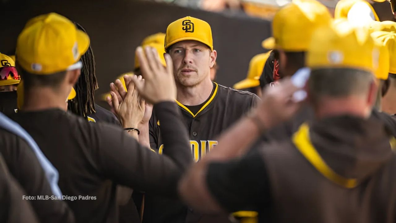 Nick Pivetta lanzando con San Diego Padres