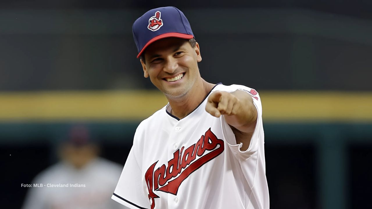 Omar Vizquel con el uniforme de Cleveland Indians